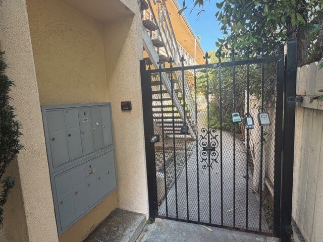 More Photos Of 1129 Lincoln Blvd, Santa Monica Apartments For Sale