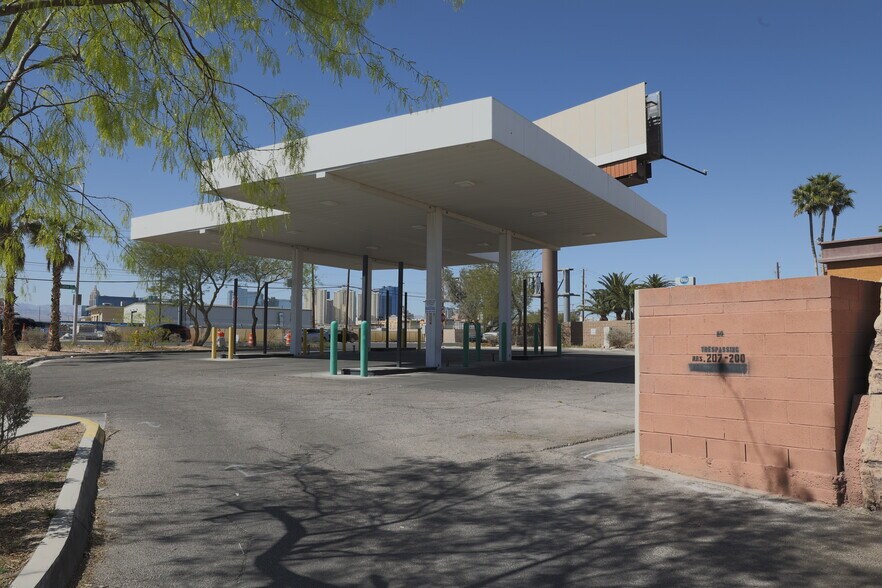 More Photos Of 4990 Paradise Rd, Las Vegas Service Station For Lease