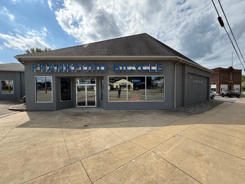 More Photos Of 964 N State St, Girard Freestanding For Sale