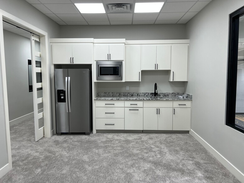 More Photos Of 7690 East 126th Street South, Bixby Office For Lease