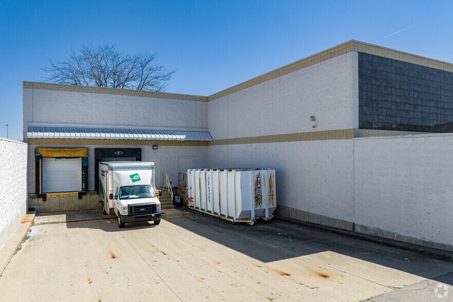 More Photos Of 987-999 E Ash St, Piqua Unknown For Lease