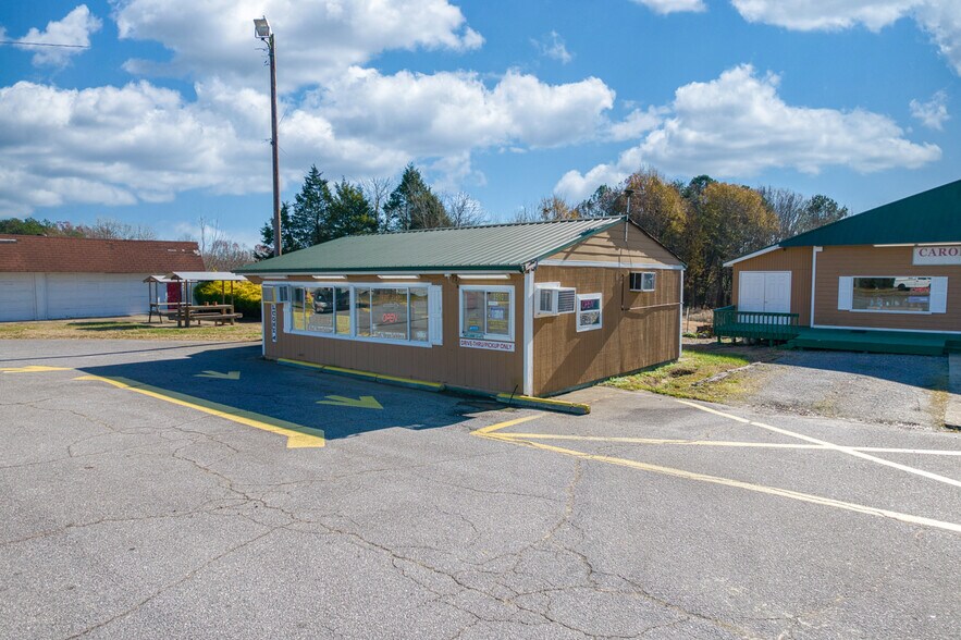 More Photos Of 3506 Springs Rd, Hickory Freestanding For Sale