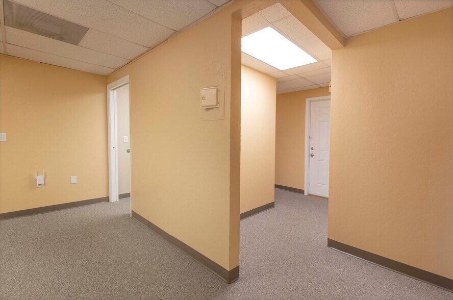 More Photos Of 1203 SE 9th Ter, Cape Coral Light Distribution For Lease