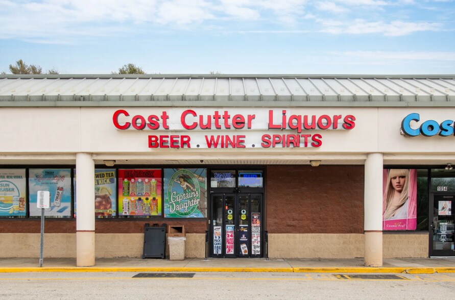 More Photos Of 1050-1078 N Main St, Dayville Freestanding For Lease