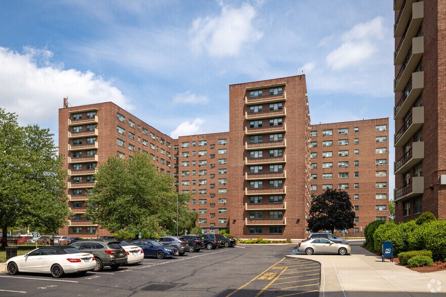 More Photos Of 20 Marshall St, Irvington Apartments For Lease