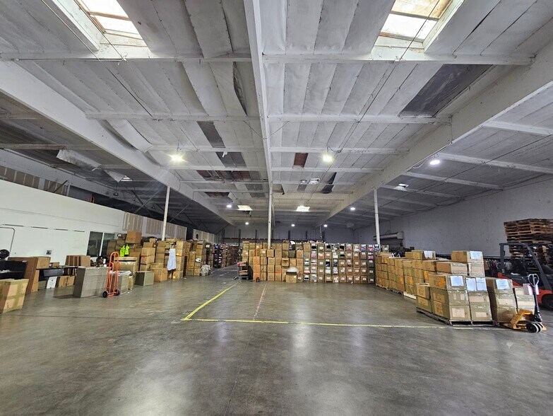 More Photos Of 2027 Laura Ave, Huntington Park Manufacturing For Lease