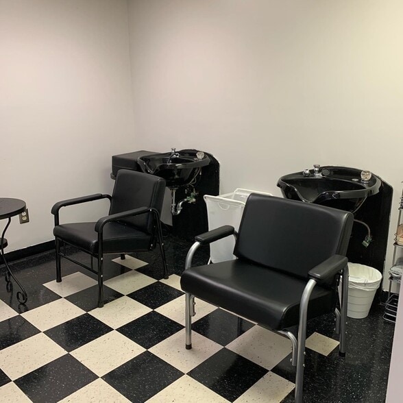 More Photos Of 8022 Old Alexandria Ferry Rd, Clinton Light Distribution For Sale