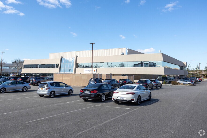 More Photos Of 70 Charles Lindbergh Blvd, Uniondale Medical For Lease