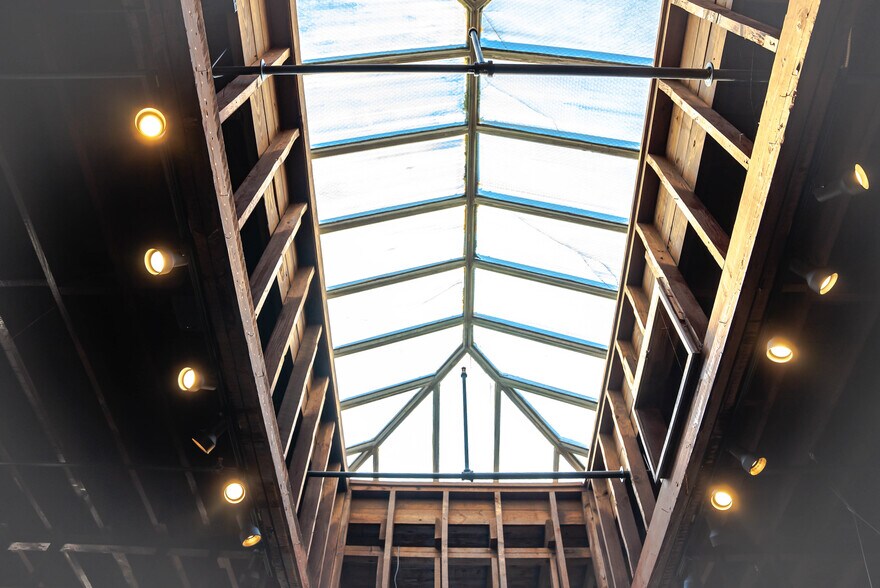 More Photos Of 146 Maxwell Ave, Greenwood Restaurant For Lease