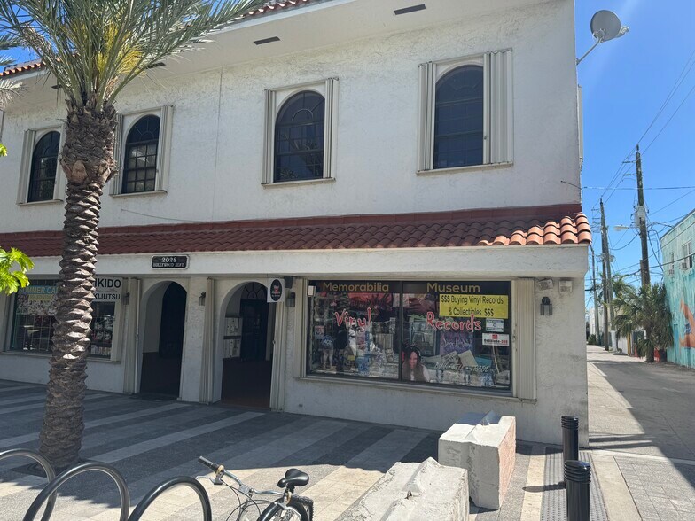 More Photos Of 2028 Hollywood Blvd, Hollywood Storefront Retail Residential For Lease