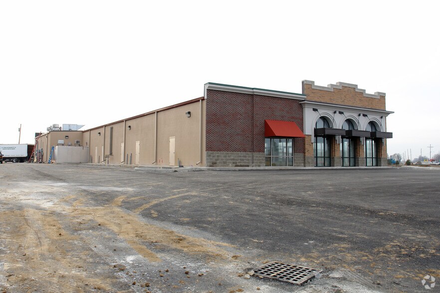 More Photos Of 1251 S Huntzinger Blvd, Pendleton Storefront For Sale