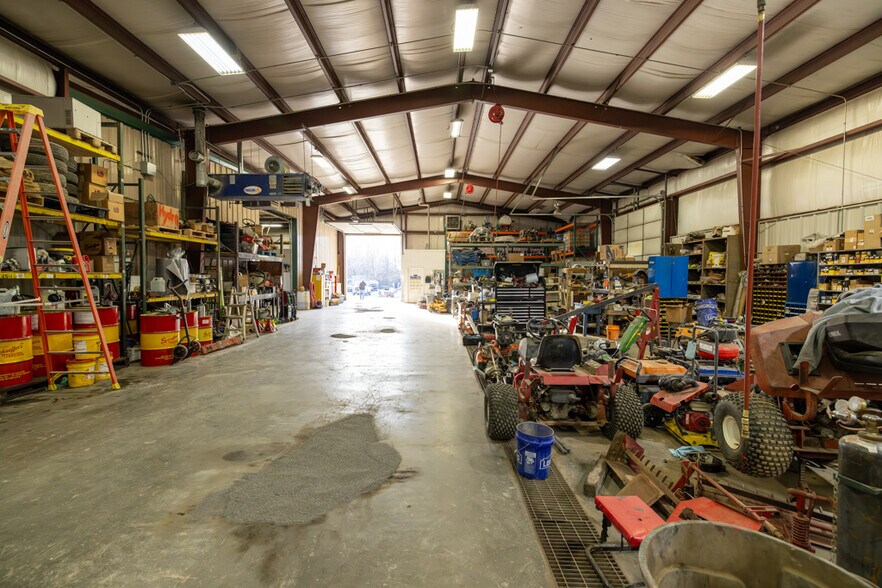 More Photos Of 1621 Se Summit St, Lee's Summit Light Distribution For Sale