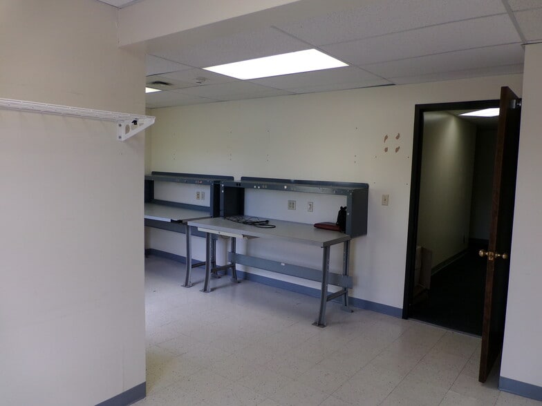 More Photos Of 401 Gilford Ave, Gilford Office For Lease