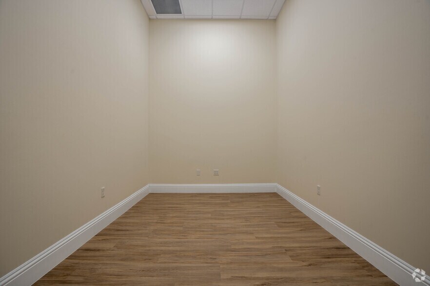 More Photos Of 15701 S Tamiami Trl, Fort Myers Office For Lease