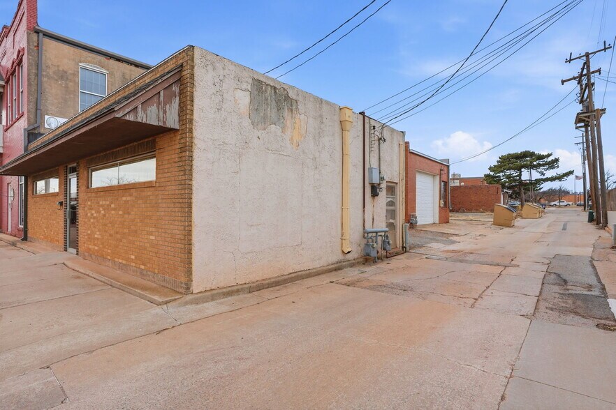 More Photos Of 115 N Jefferson Ave, Elk City Office For Sale