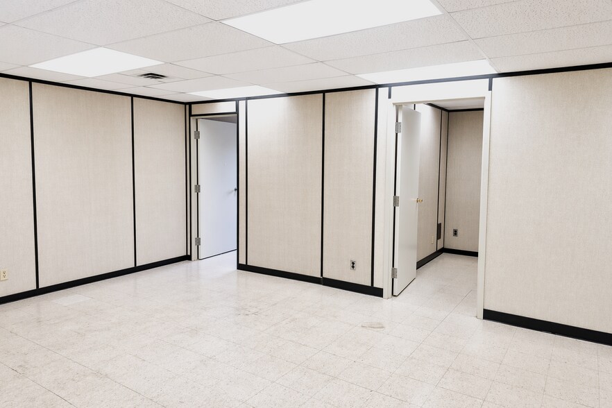 More Photos Of 14 Bayswater Av, Ottawa Office For Lease