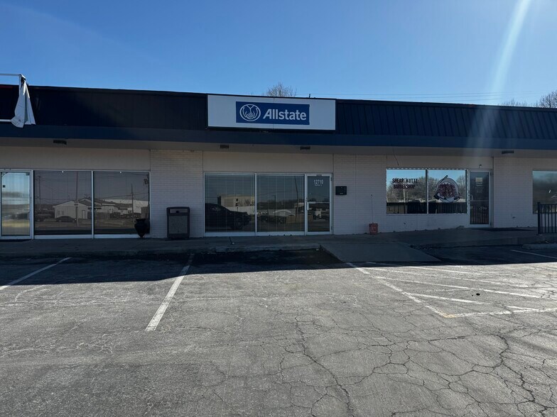 More Photos Of 12702-12710 S 71 Hwy, Grandview Unknown For Lease