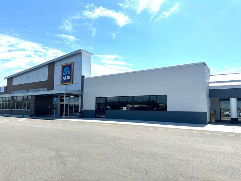 Primary Photo Of 3263 Colby St, Whitehall Supermarket For Lease