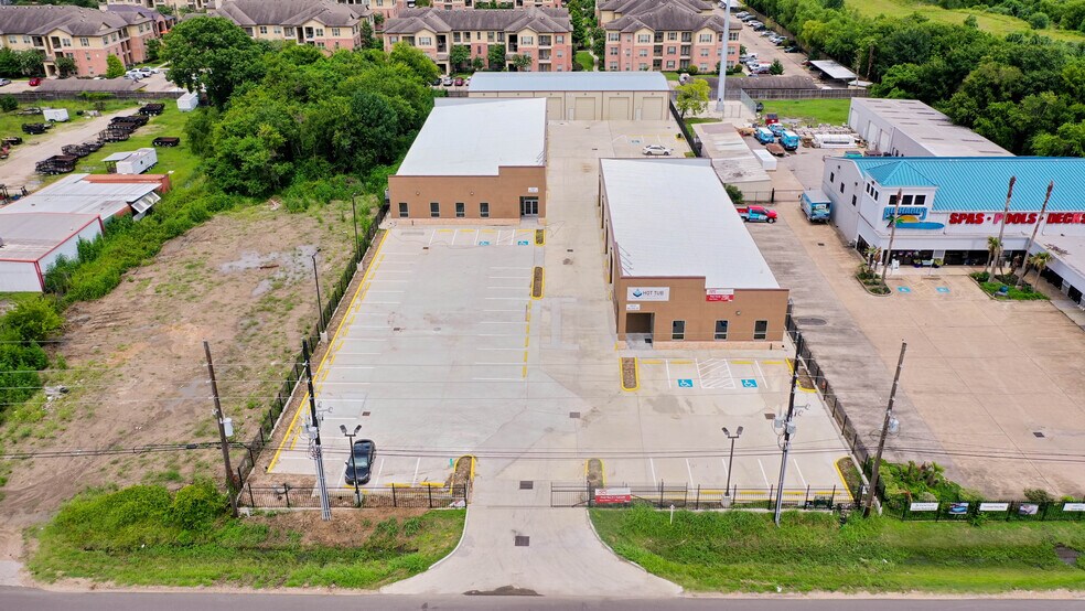 More Photos Of 1631 Highway 6 S, Houston Warehouse For Lease