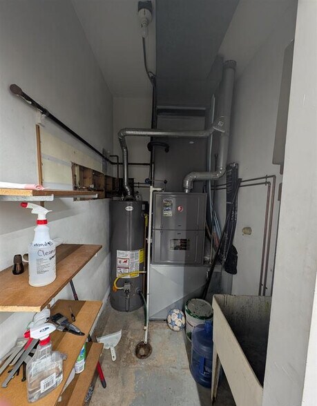 More Photos Of 206 N Main St, Creve Coeur Freestanding For Lease