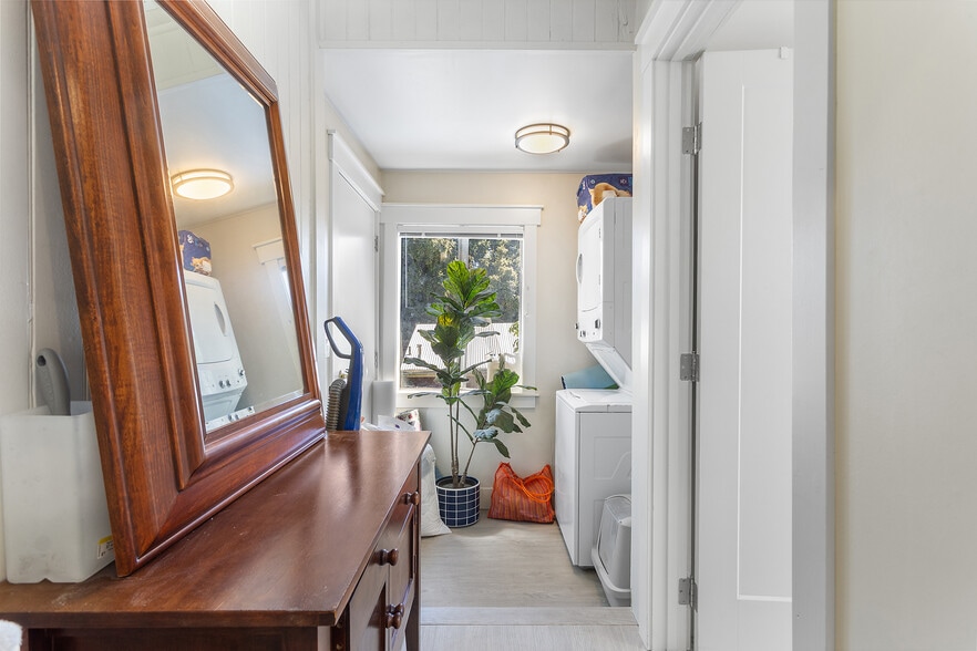 More Photos Of 823-825 55th St, Oakland Apartments For Sale