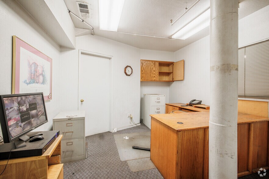 More Photos Of 418 N Sacramento St, Lodi Warehouse For Sale