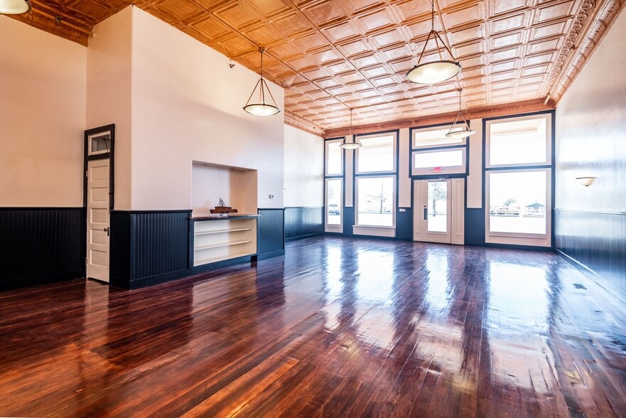 More Photos Of 315 E Andy Devine Ave, Kingman Hotel For Sale