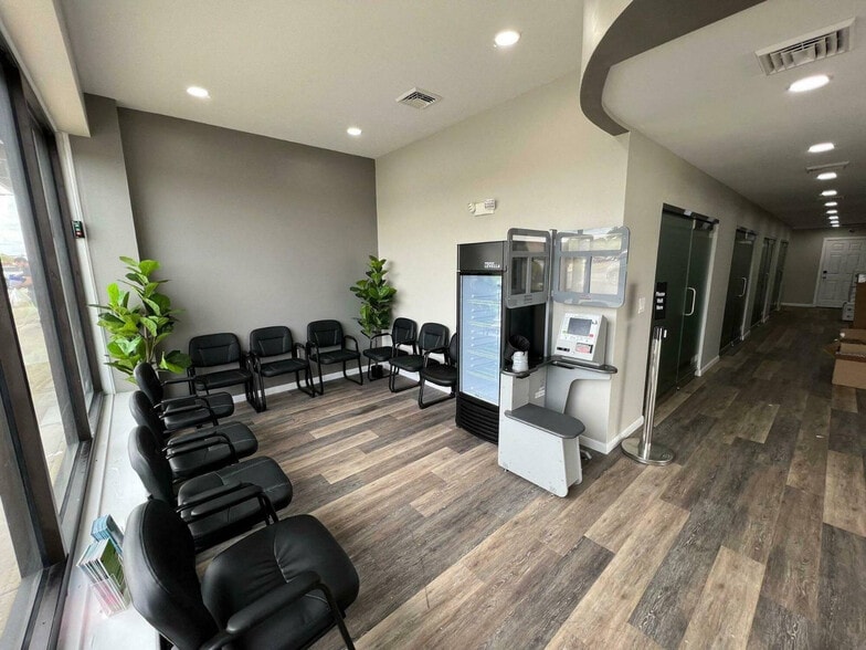 More Photos Of 2600-2602 Cottman Ave, Philadelphia Storefront For Lease