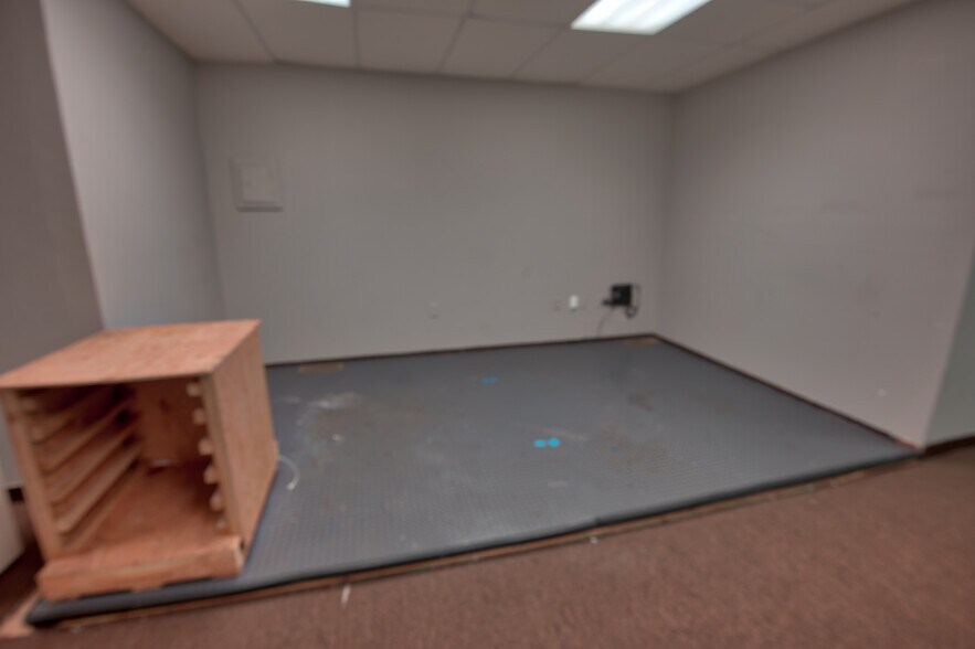 More Photos Of 2819 Pond Rd, Ronkonkoma General Retail For Sale