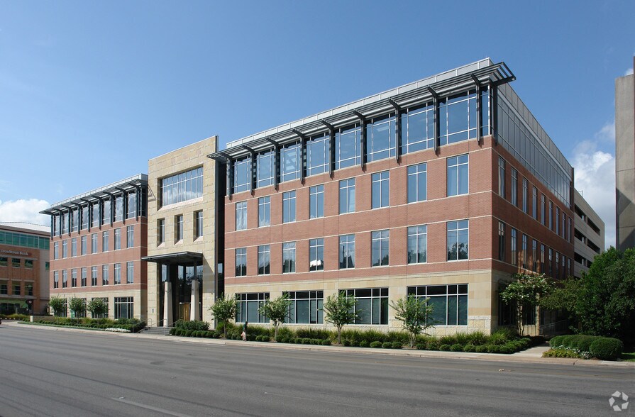 More Photos Of 901 W 38th St, Austin Medical For Lease