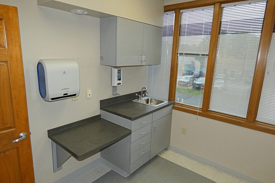More Photos Of 1829 Maple Rd, Williamsville Medical For Lease