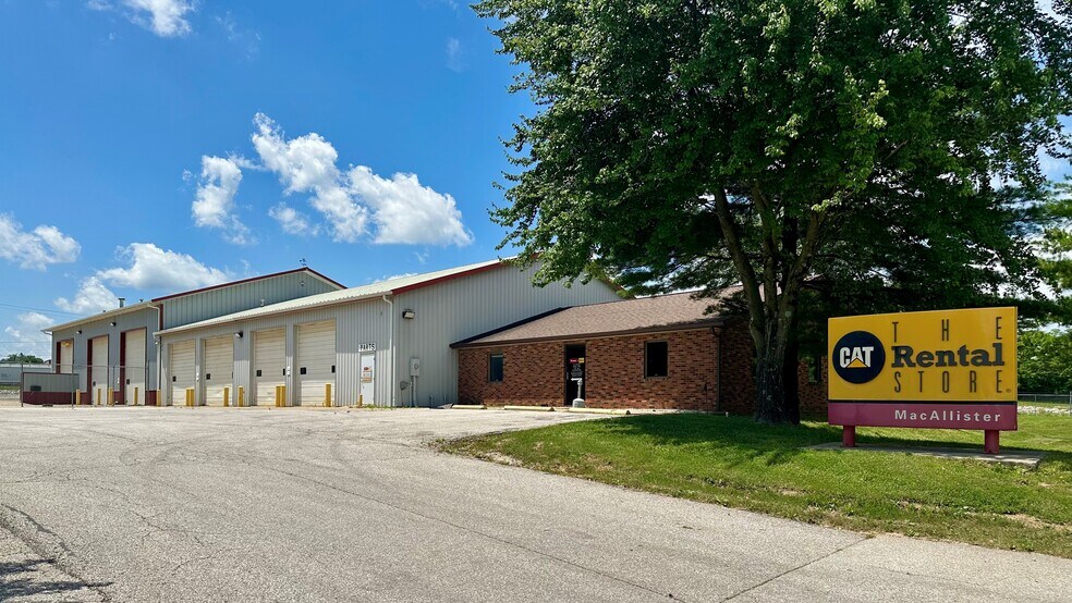 More Photos Of 2305 W Industrial Park Dr, Bloomington Warehouse For Lease