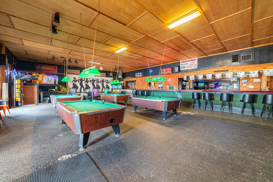 More Photos Of 689 Cedar St, Coshocton Bar For Sale