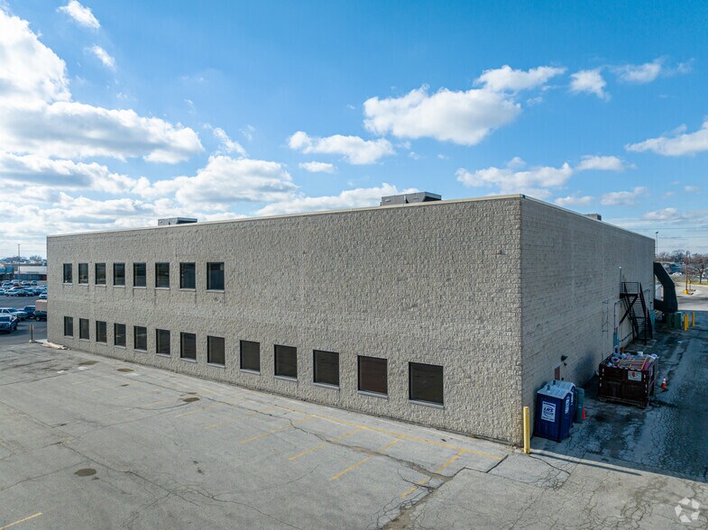 More Photos Of 7600 La Crosse Ave, Burbank General Retail For Sale