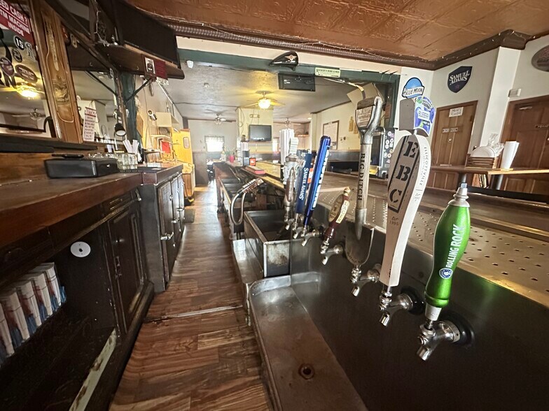More Photos Of 2201 Hyde Park Blvd, Niagara Falls Restaurant For Sale