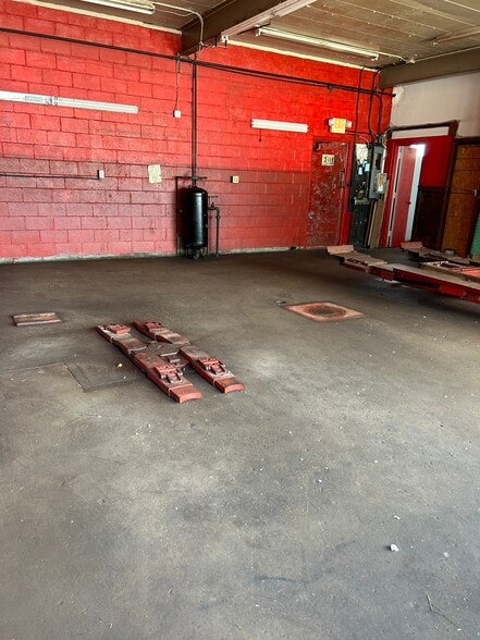 More Photos Of 501 E Trotwood Blvd, Trotwood Auto Repair For Sale