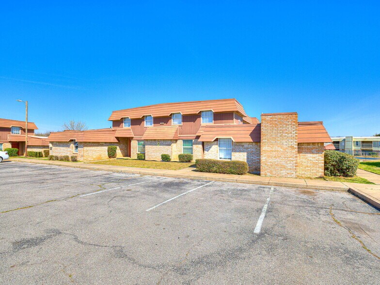 More Photos Of 7404 Lyrewood Ln, Oklahoma City Apartments For Sale