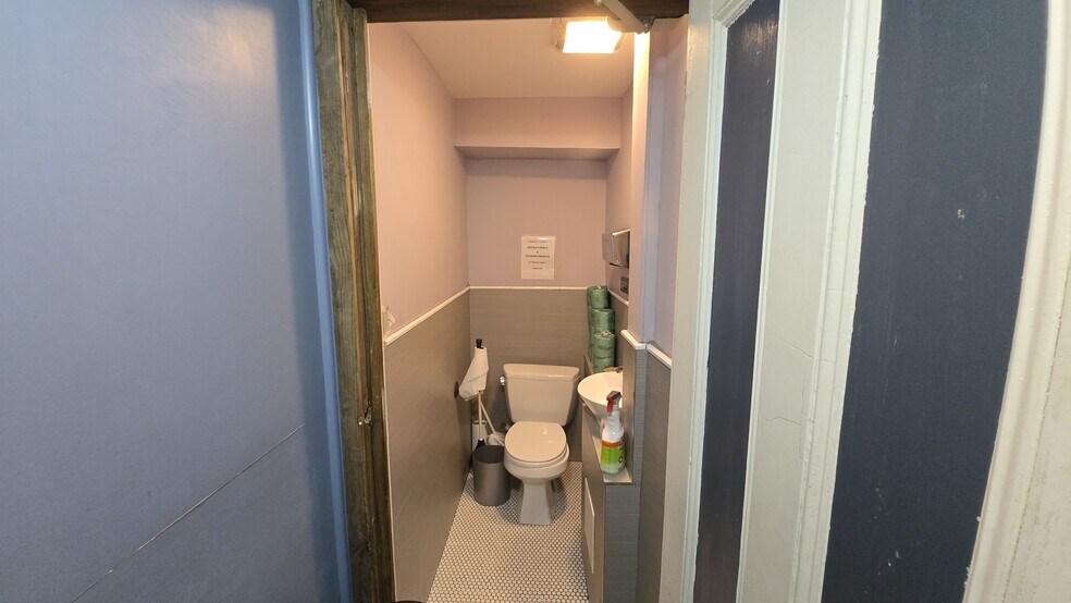 More Photos Of 325 W 11th St, New York Apartments For Lease