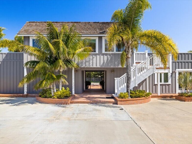 More Photos Of 3823 Santa Claus Ln, Carpinteria Restaurant For Sale