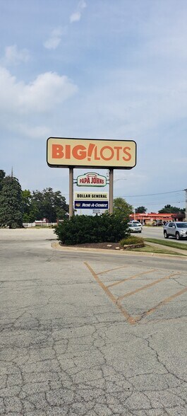 More Photos Of 185 N Kennedy Dr, Bradley Storefront For Lease