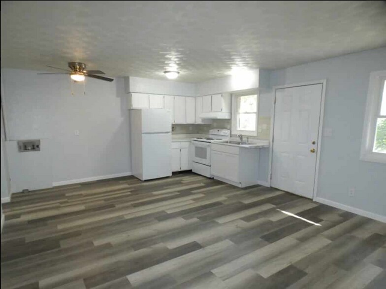More Photos Of 105 S Washington St, Sparta Apartments For Sale