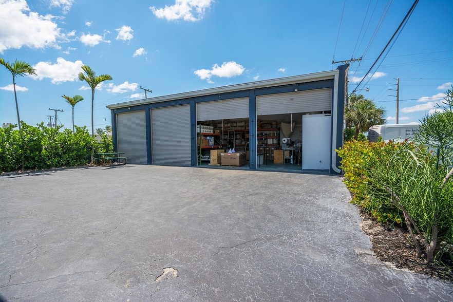 More Photos Of 2600 SW 3rd Ave, Fort Lauderdale Light Distribution For Sale