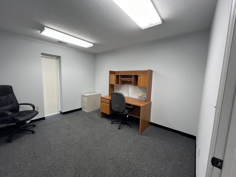 More Photos Of 585 Old Georgia Rd, Moore Warehouse For Lease