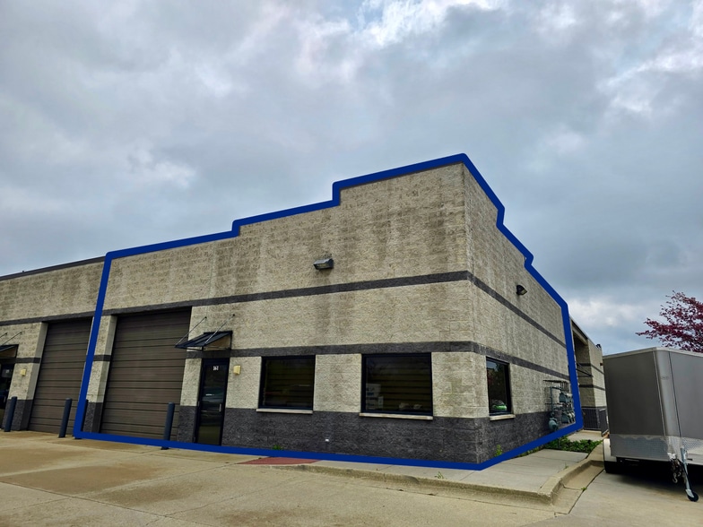 More Photos Of 101-161 Sangra Ct, Streamwood Warehouse For Sale