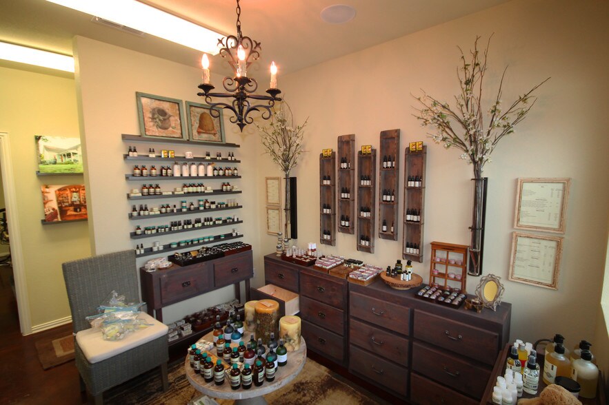 More Photos Of 124 Rose Ln, Frisco Warehouse For Sale