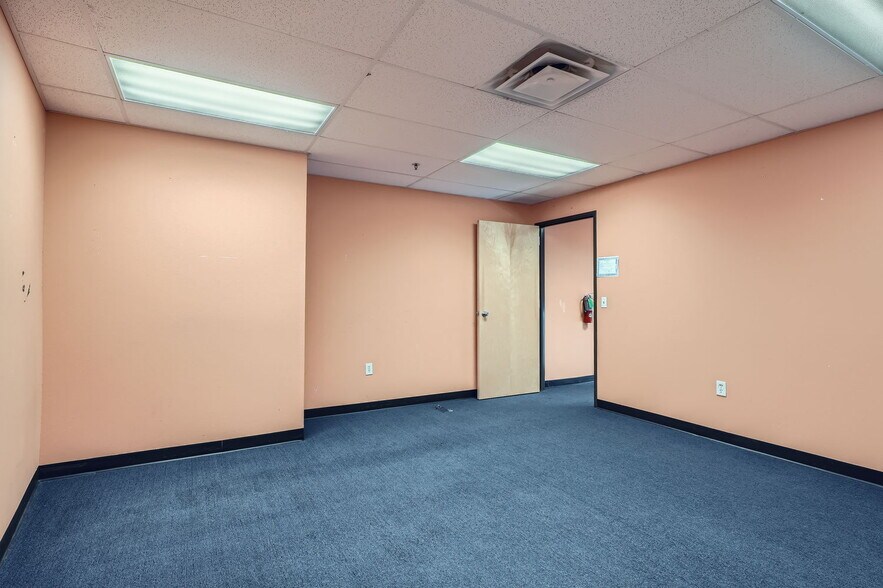 More Photos Of 11919 W I-70 N, Wheat Ridge Warehouse For Sale