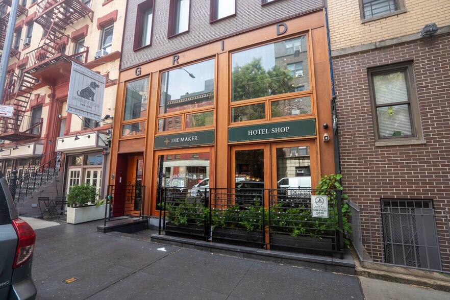 More Photos Of 246 W 16th St, New York Storefront Retail Residential For Lease