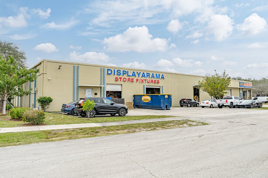 More Photos Of 4000 N 28th Ter, Hollywood Warehouse For Lease