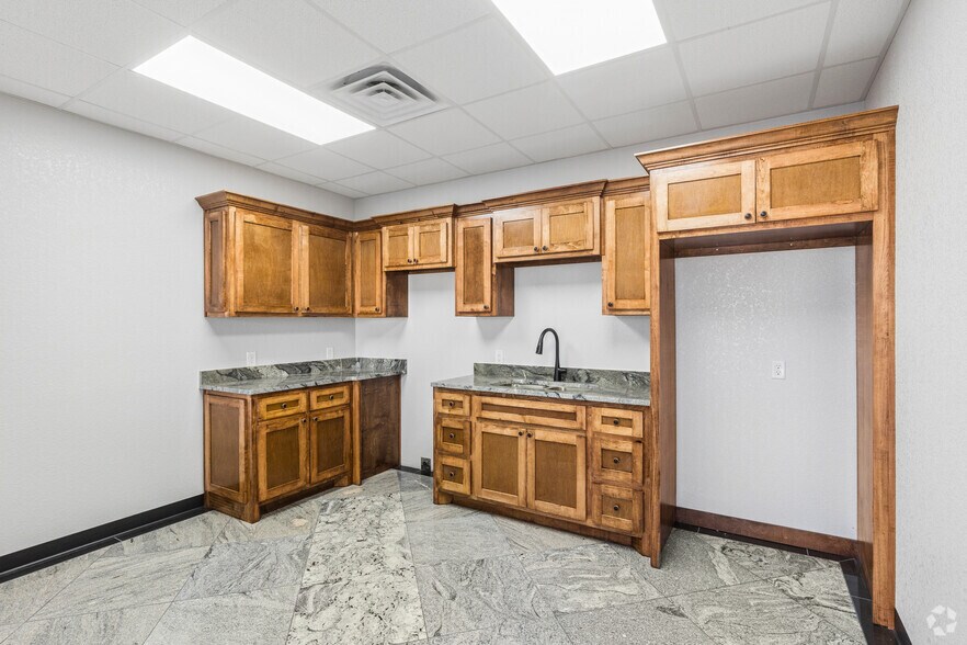 More Photos Of 16511 W Basin St, Odessa Industrial For Lease
