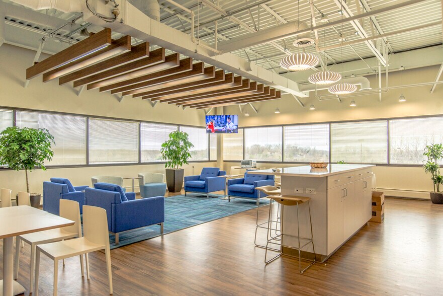 More Photos Of 34505 W 12 Mile Rd, Farmington Hills Unknown For Lease